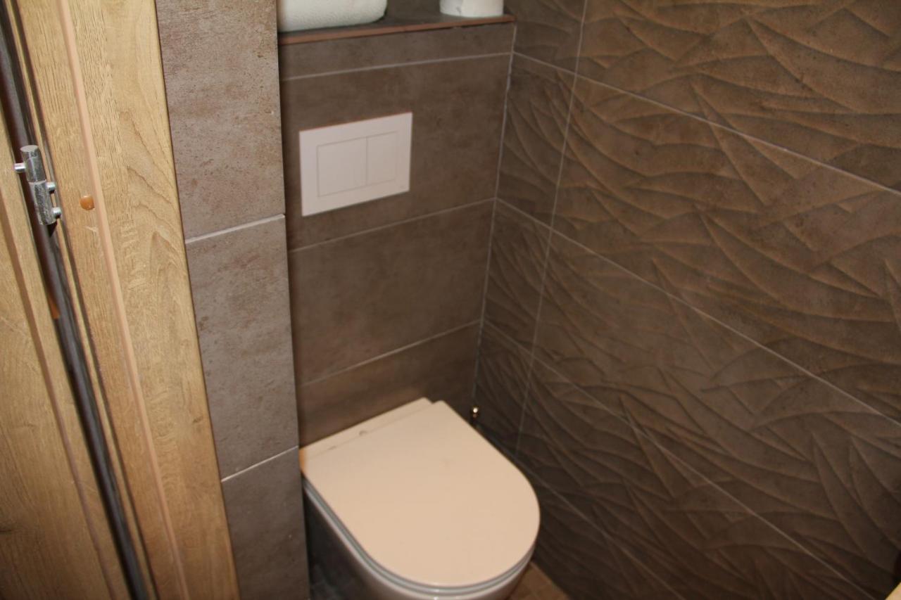 Green Oaks Private Rooms With Private Shower Klaipėda Exterior foto